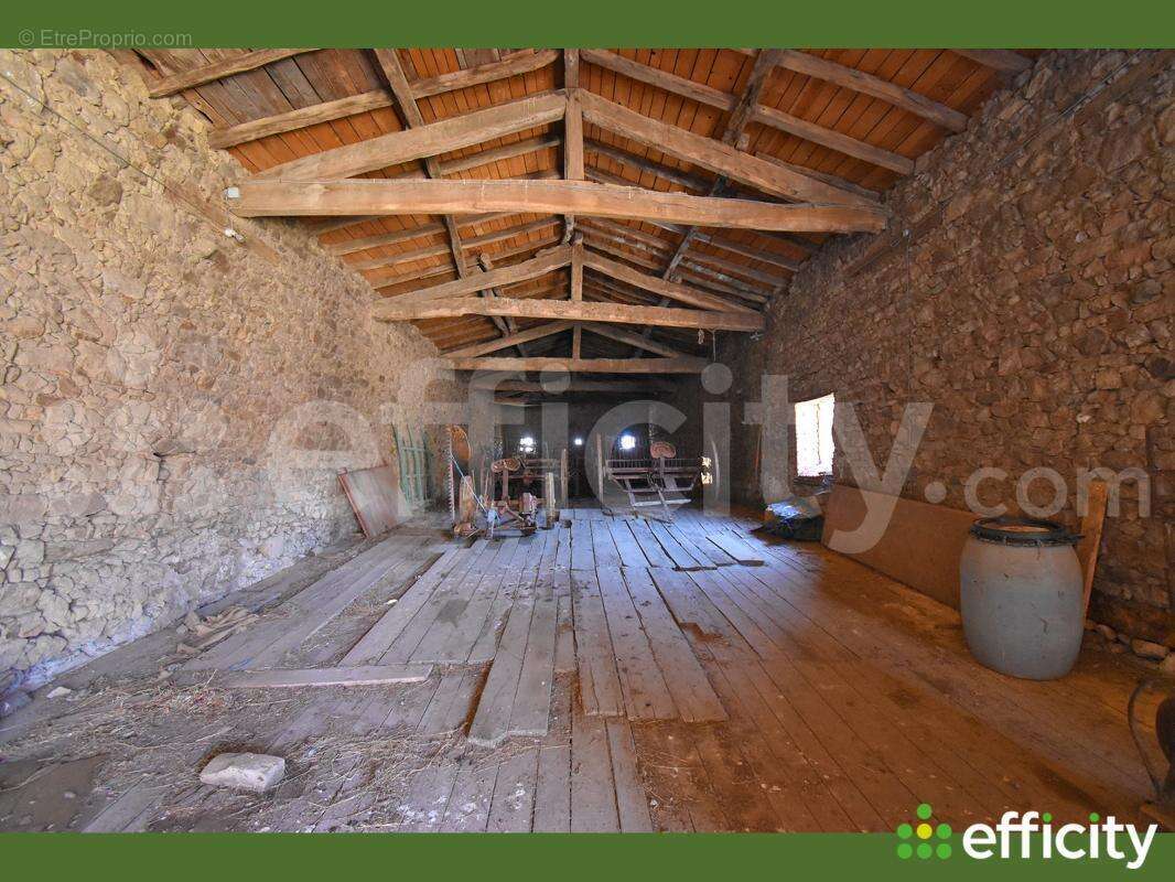 Maison 173 m² à Pomeys  - photo 14