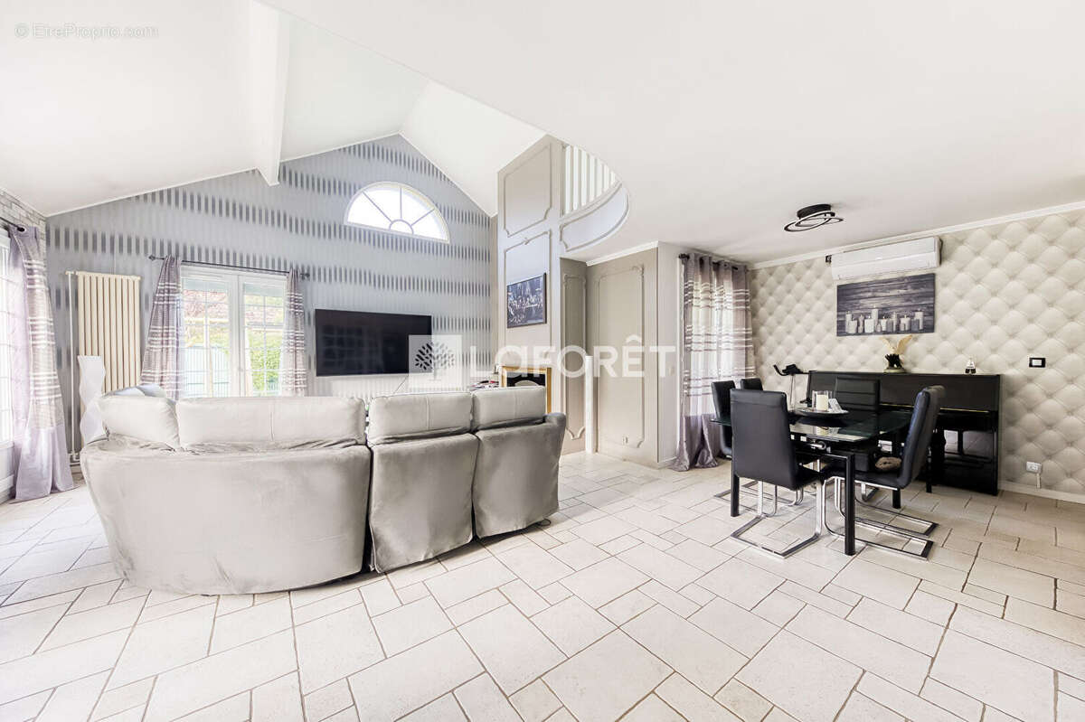 Maison à OZOIR-LA-FERRIERE