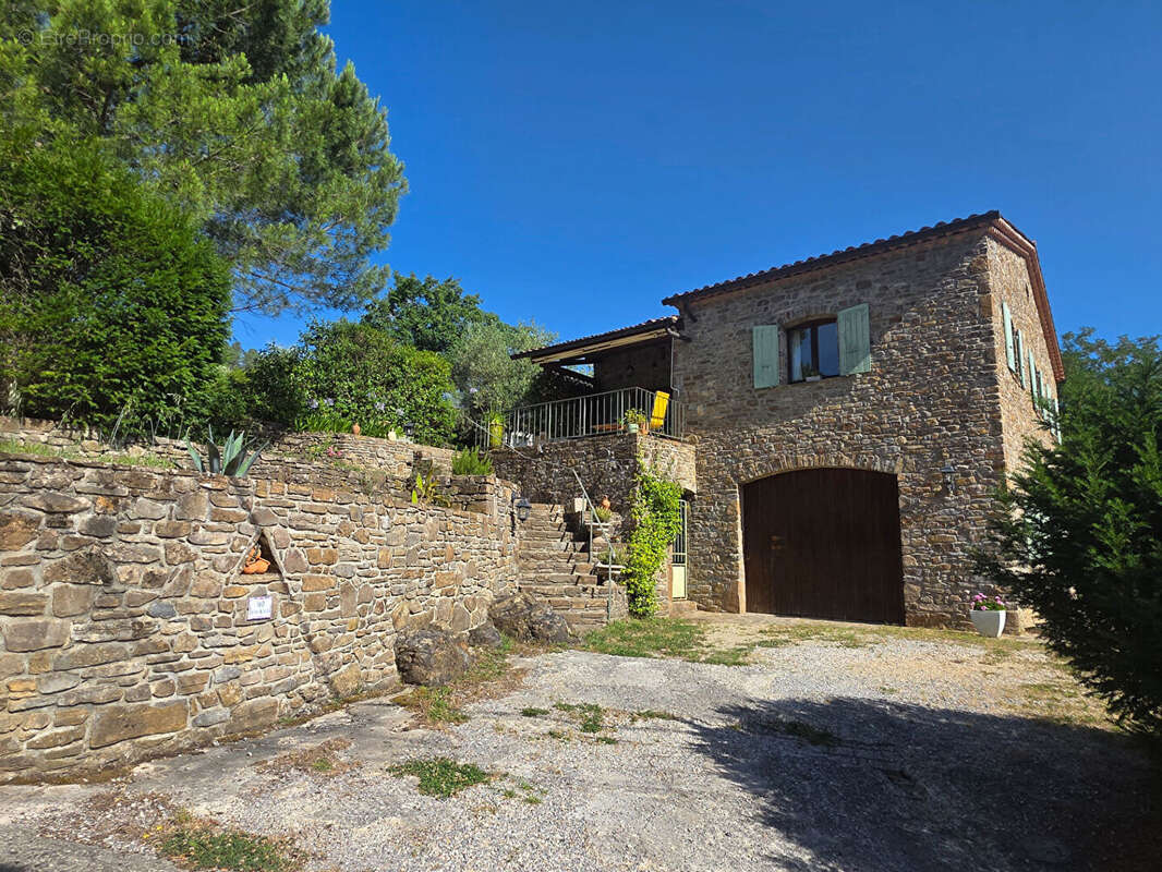 Maison en pierres sur terrain de 2250 m² - photo 16