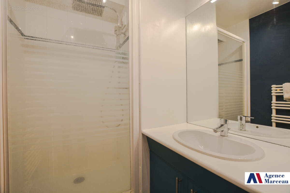 Appartement à COURBEVOIE