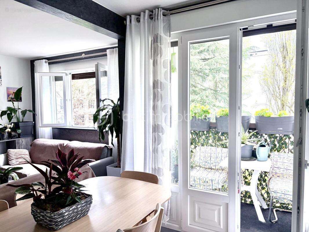 Appartement à CHILLY-MAZARIN