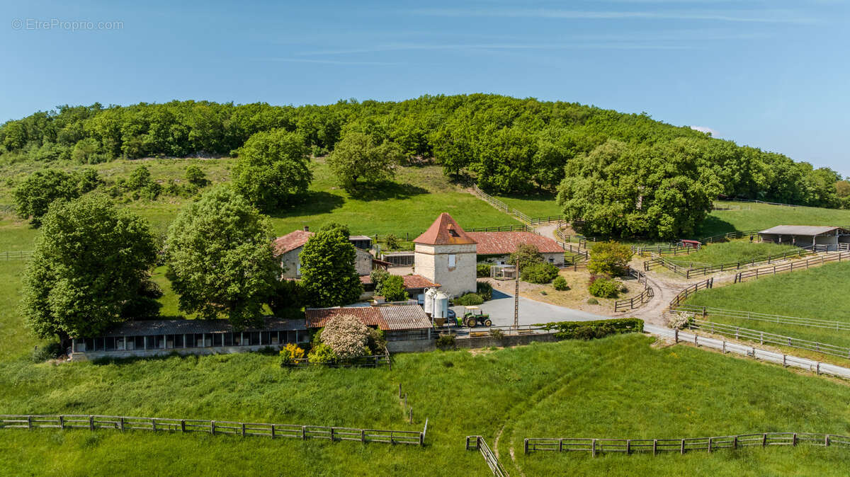 Maison à SAINTE-COLOMBE-DE-VILLENEUVE