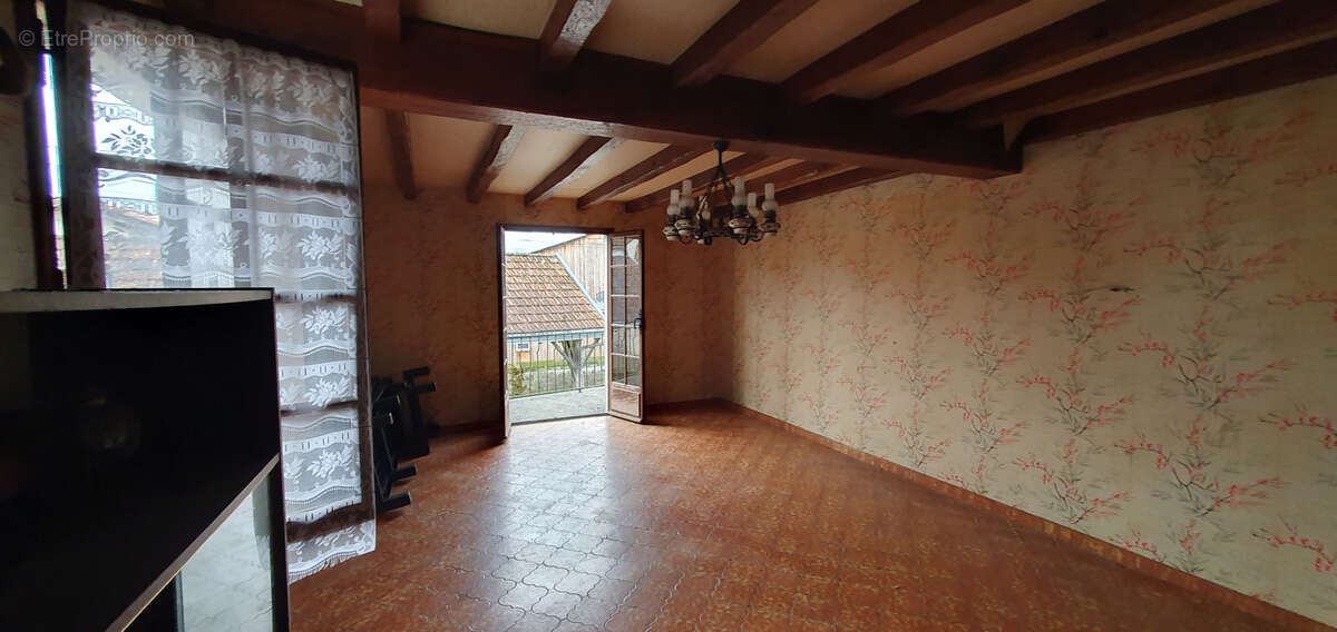 Maison à SAINT-MEME-LES-CARRIERES