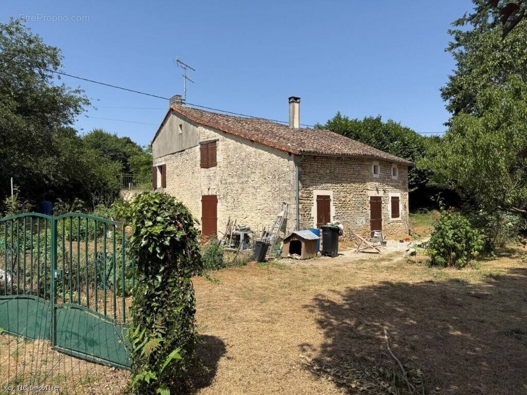 Maison à RUFFEC