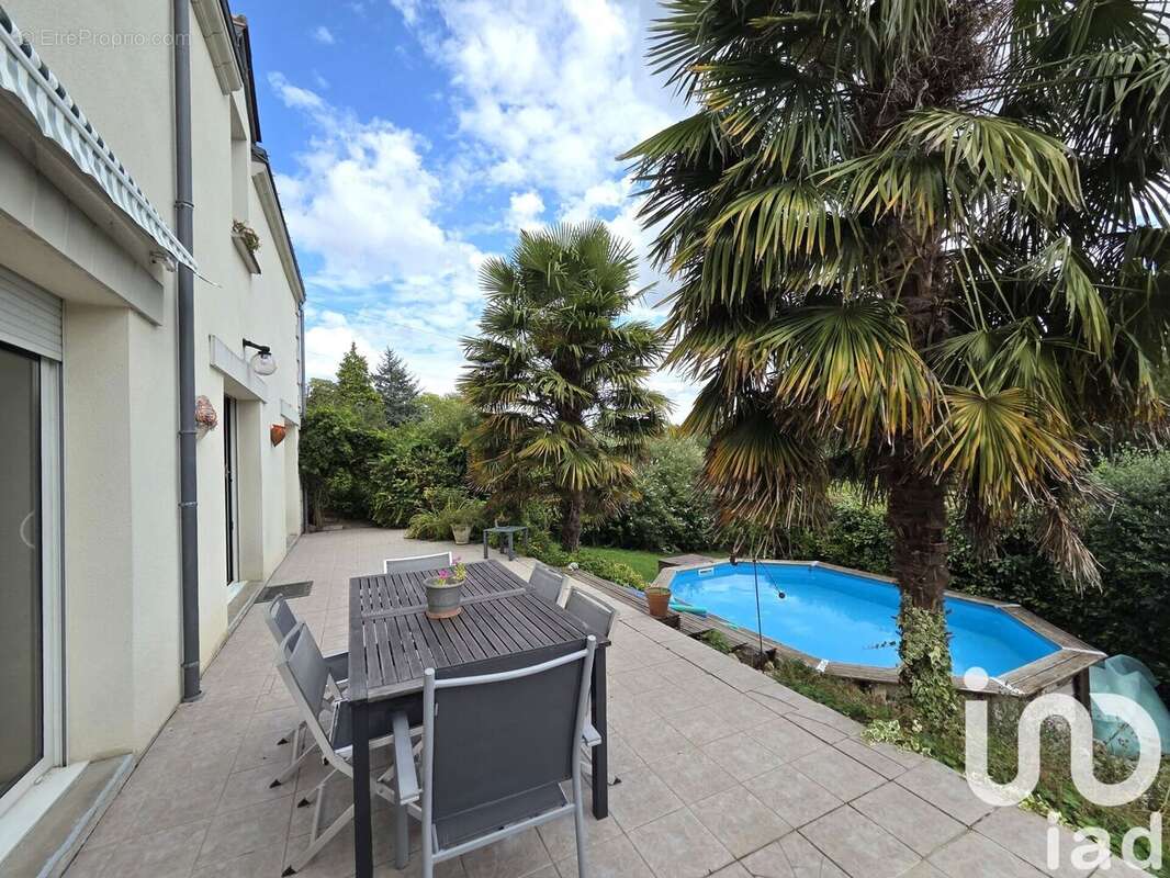 Maison 213 m² à Saint-Epain  - photo 9