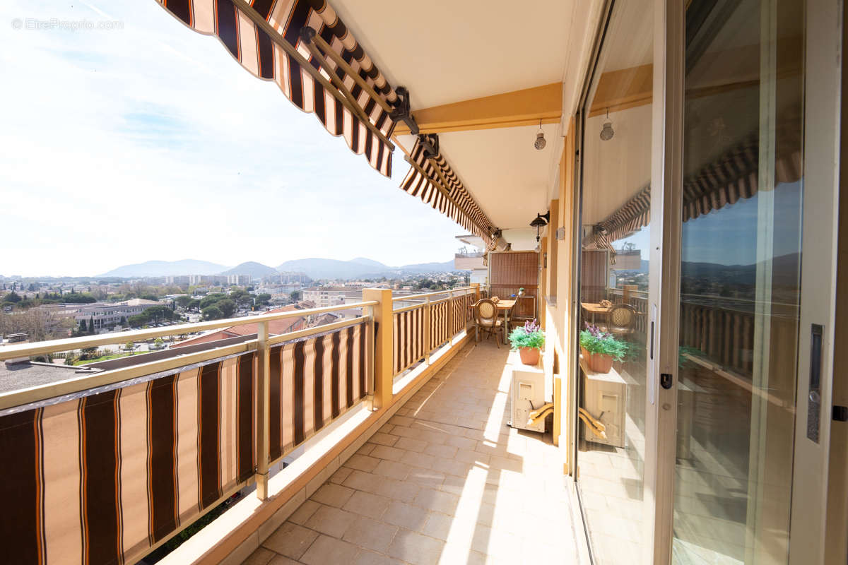 Appartement à MANDELIEU-LA-NAPOULE