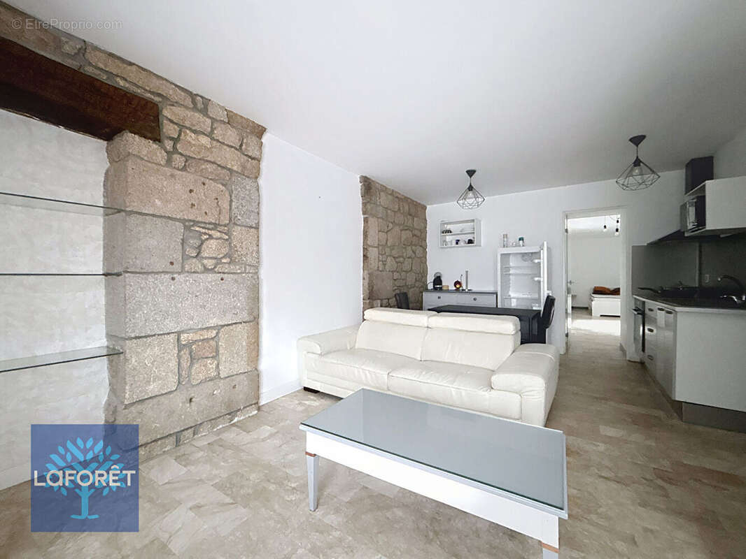 Maison à LOUVIGNE-DU-DESERT