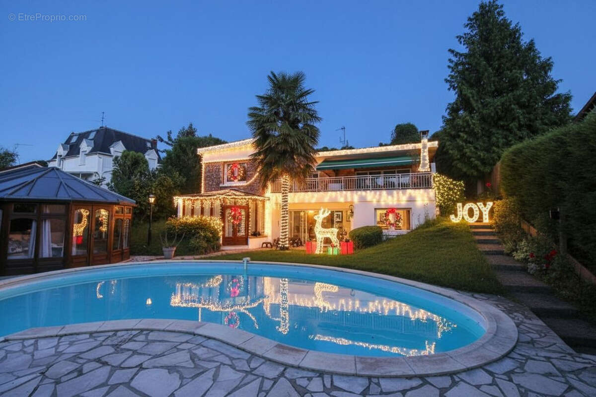 Maison à CHENNEVIERES-SUR-MARNE