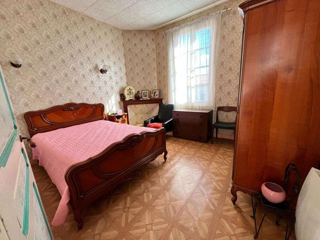 Maison atypique mitoyenne d'un côté, de 77 m2, 2 chambres, 180 m2 de terrain - photo 10