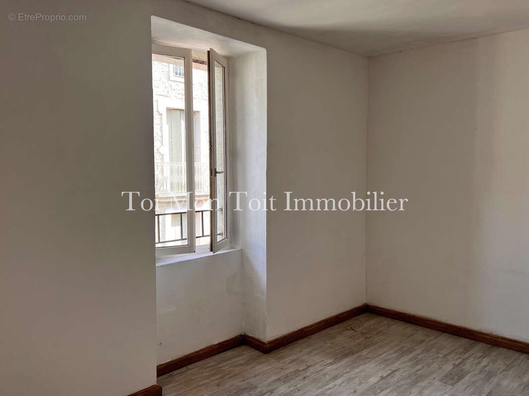 Maison de village indépendante de 87m2 env. sur 2 niveaux + Jardin & dépendance. - photo 9