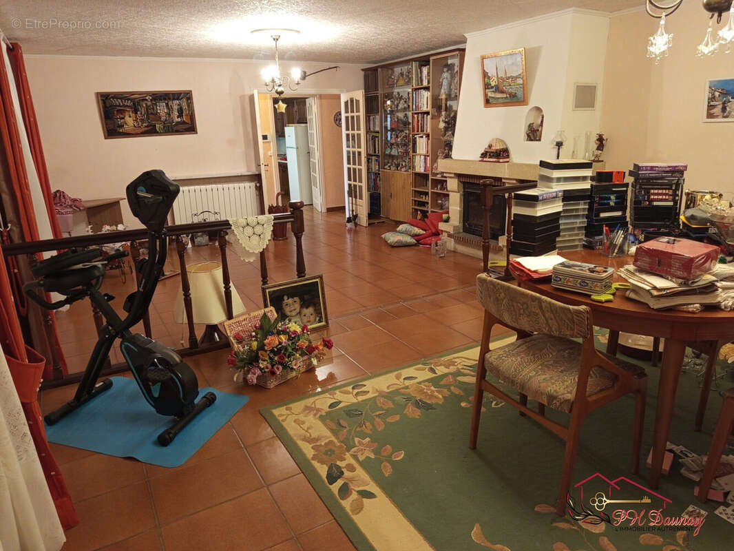 Maison à SAINT-JULIEN-LES-ROSIERS