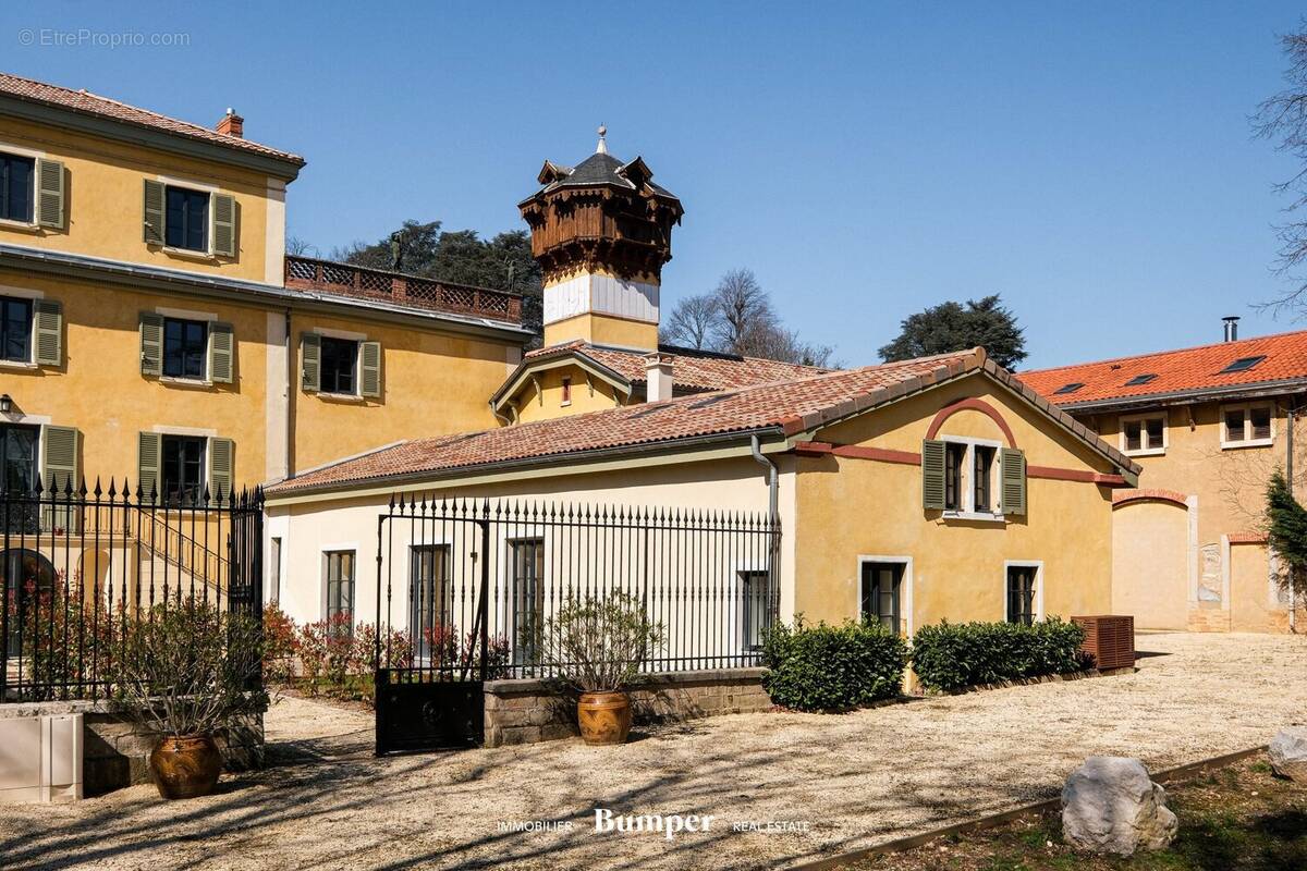 Maison à SAINT-GENIS-LAVAL