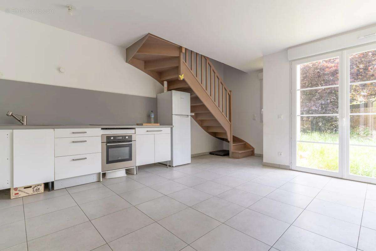 Maison à LES CLAYES-SOUS-BOIS