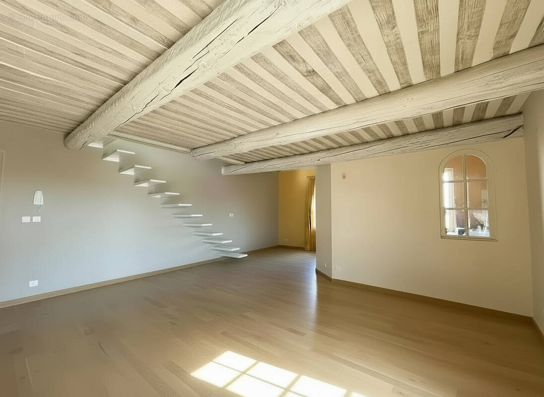Appartement à L'ISLE-SUR-LA-SORGUE