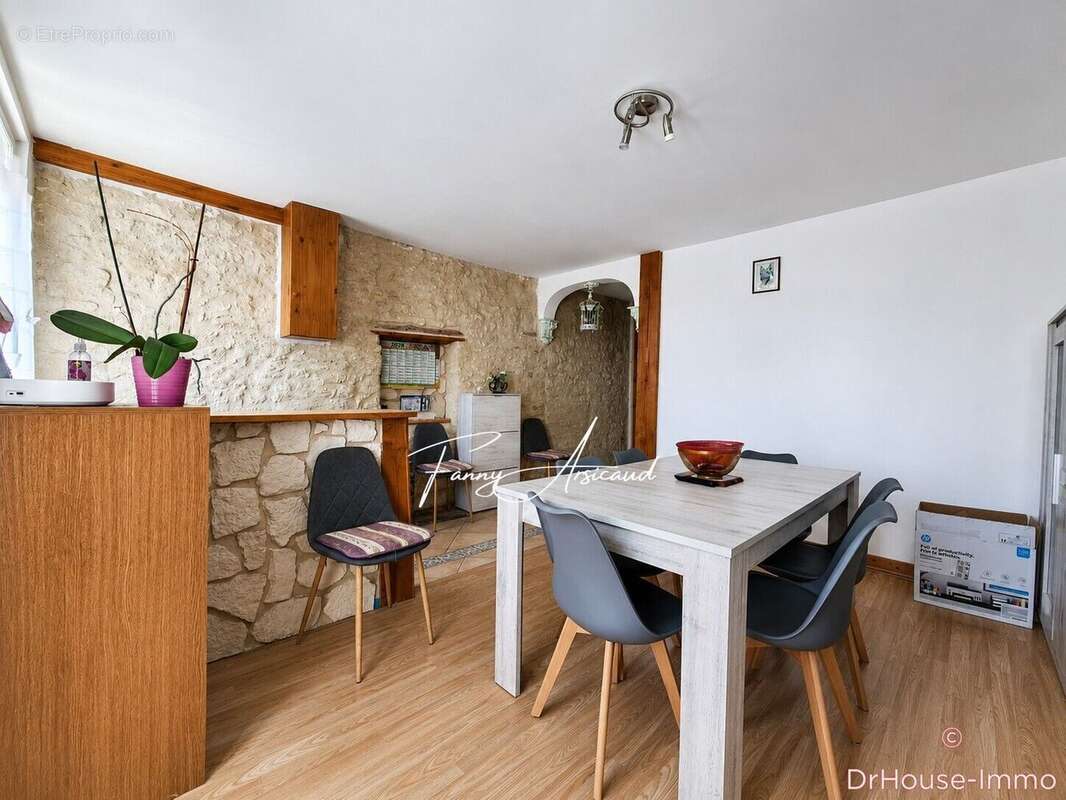 Maison 90 m² à Velluire  - photo 2