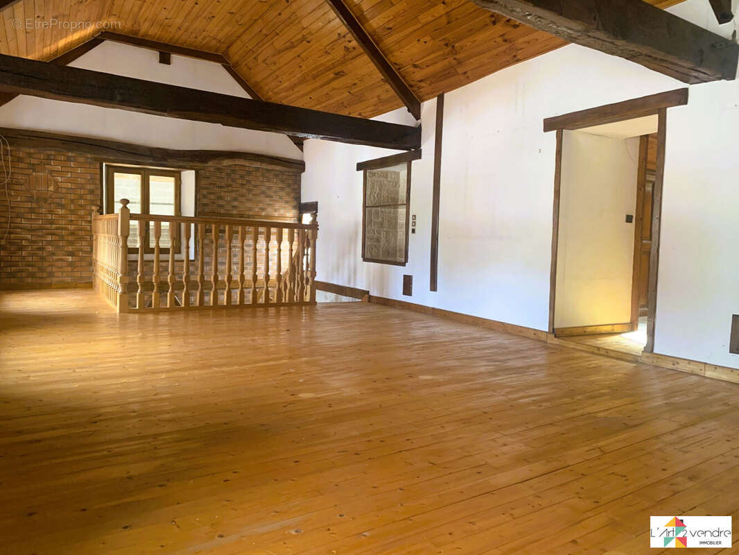 Grand salle étage longère 1 - Maison à GRANDFRESNOY