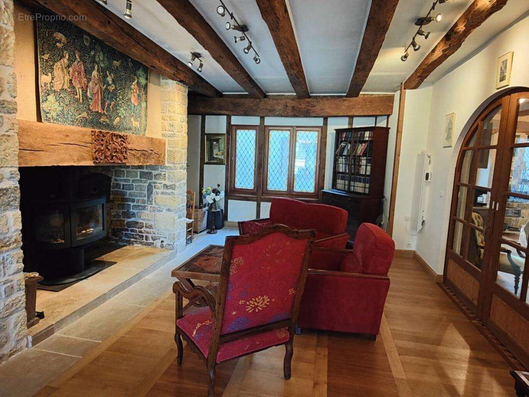 Maison à PREVINQUIERES