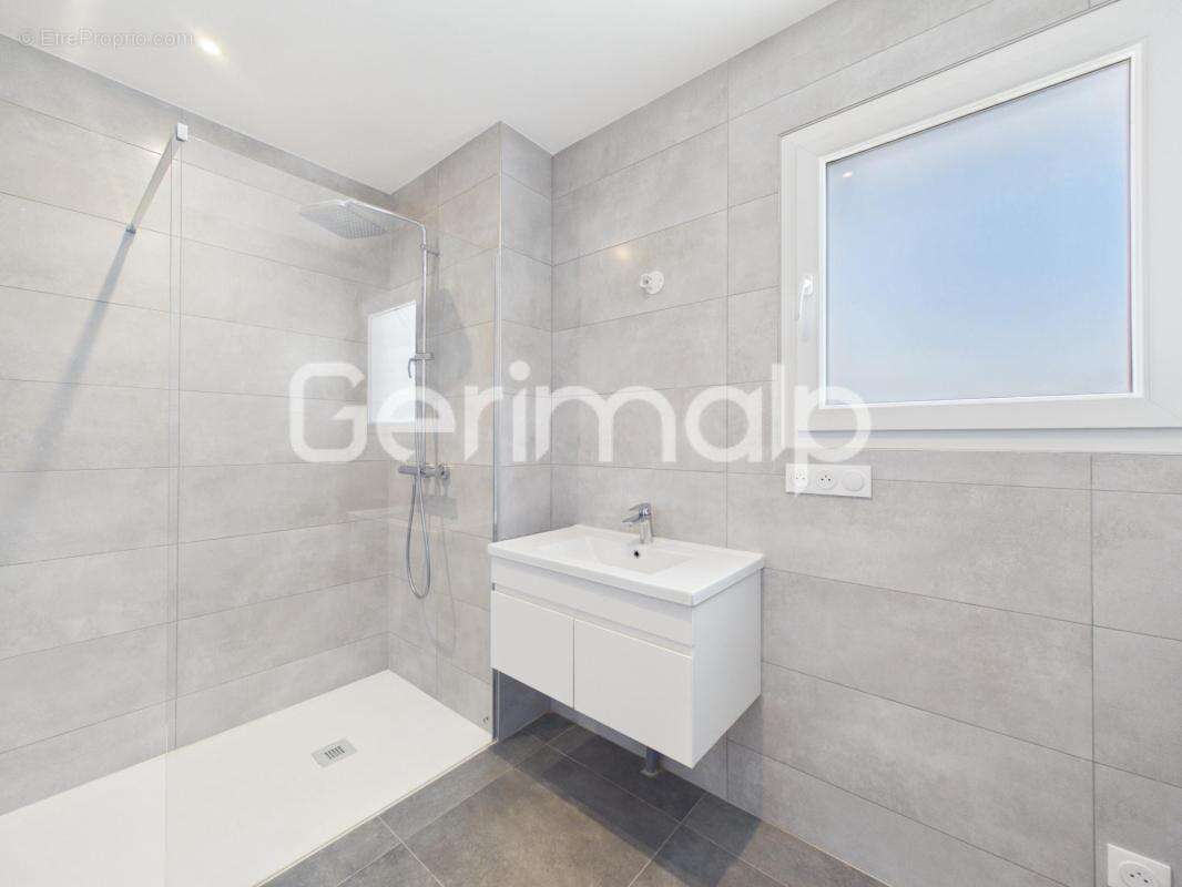 Vente - Maison - 5 pièces + cuisine - 130 m² - 535 000 € - - photo 12