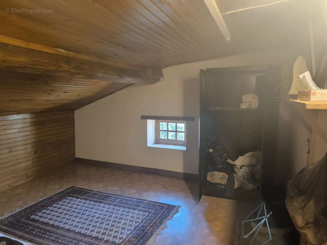 Maison à MONTROL-SENARD