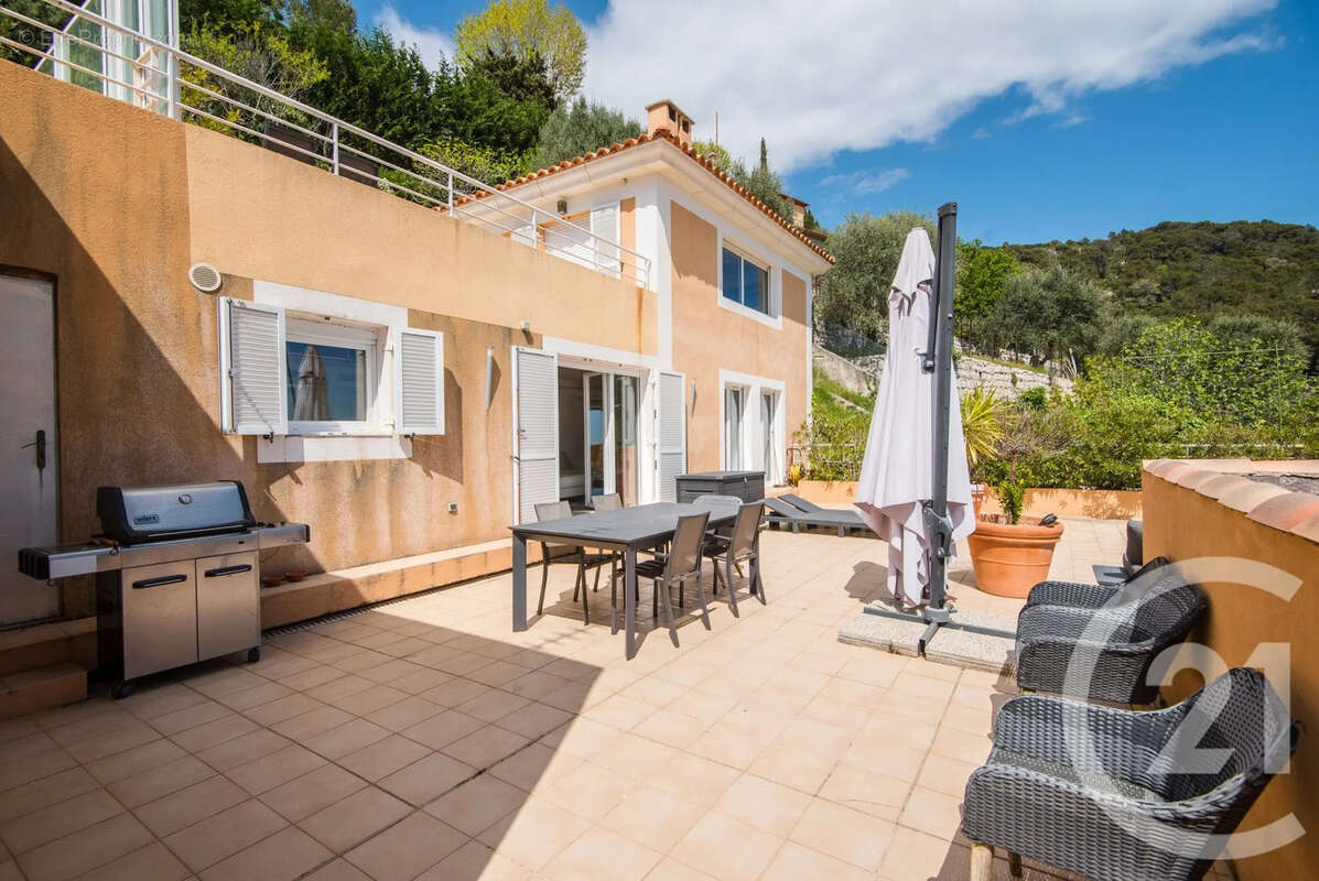 Appartement à EZE