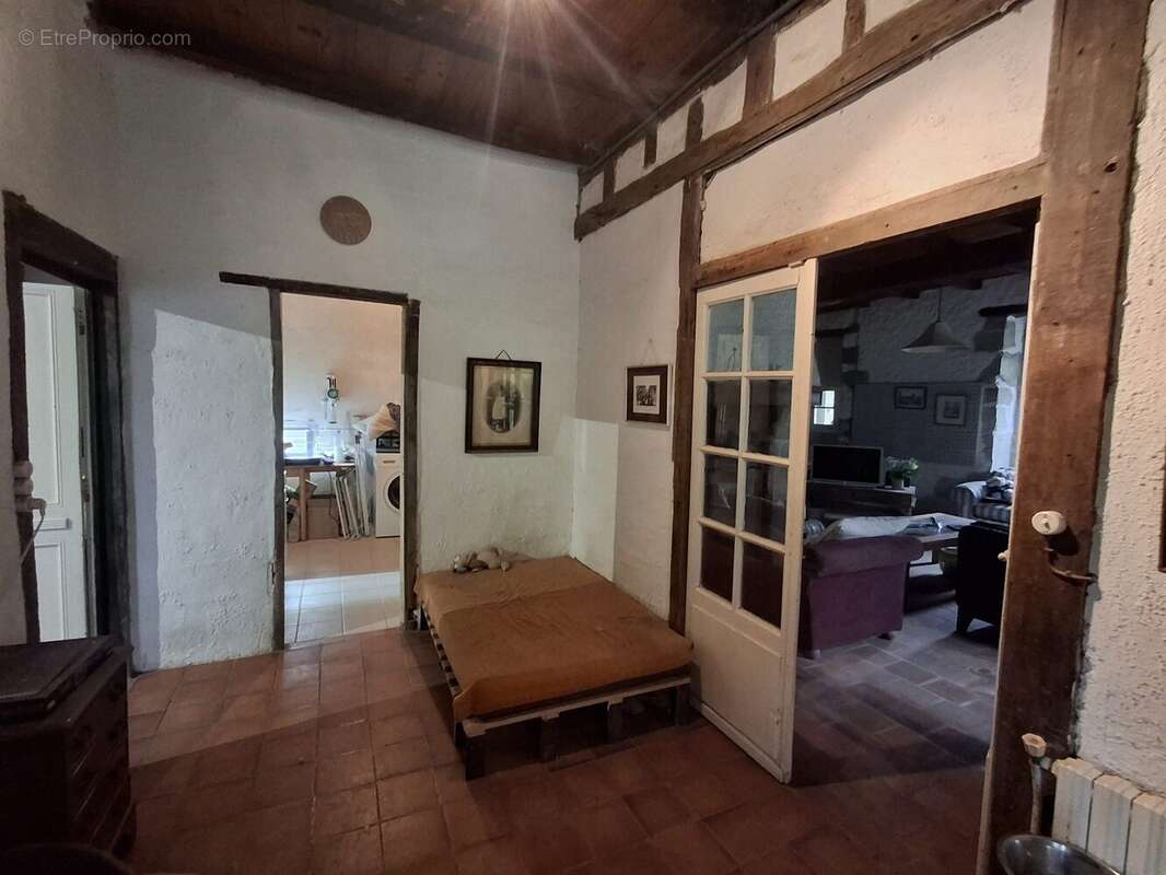 Maison à SAINT-PASTOUR