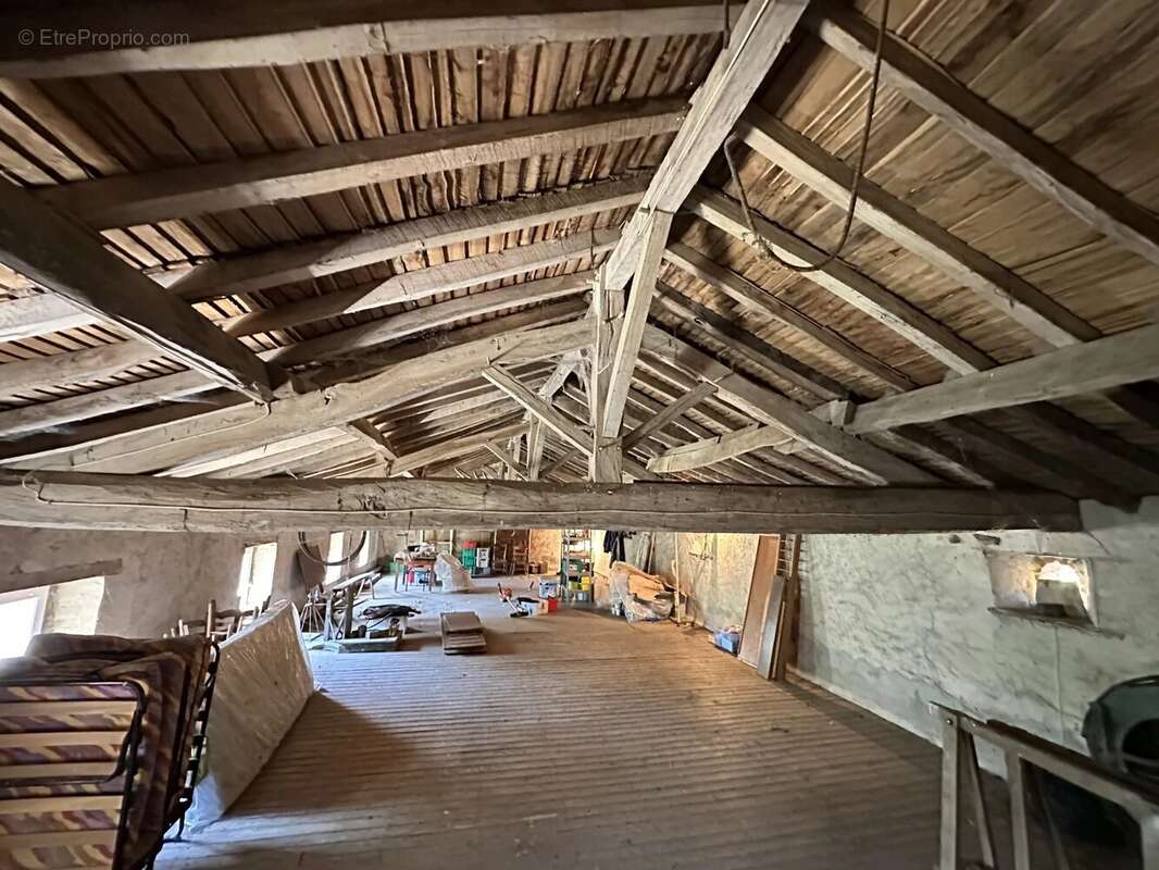 Longère entre Bressuire et La Chapelle-Saint-Laurent, 3 chambres avec granage en pierre - photo 17