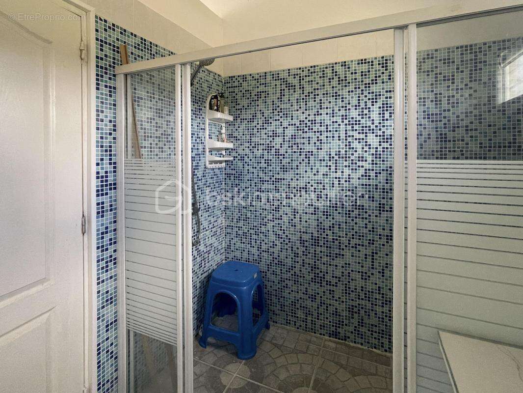 97310 – kourou – propriété d’exception sur 2,6 hectares – maison 5 pièces – piscine – suite parentale – 3 chambres de 21 m² avec - photo 8