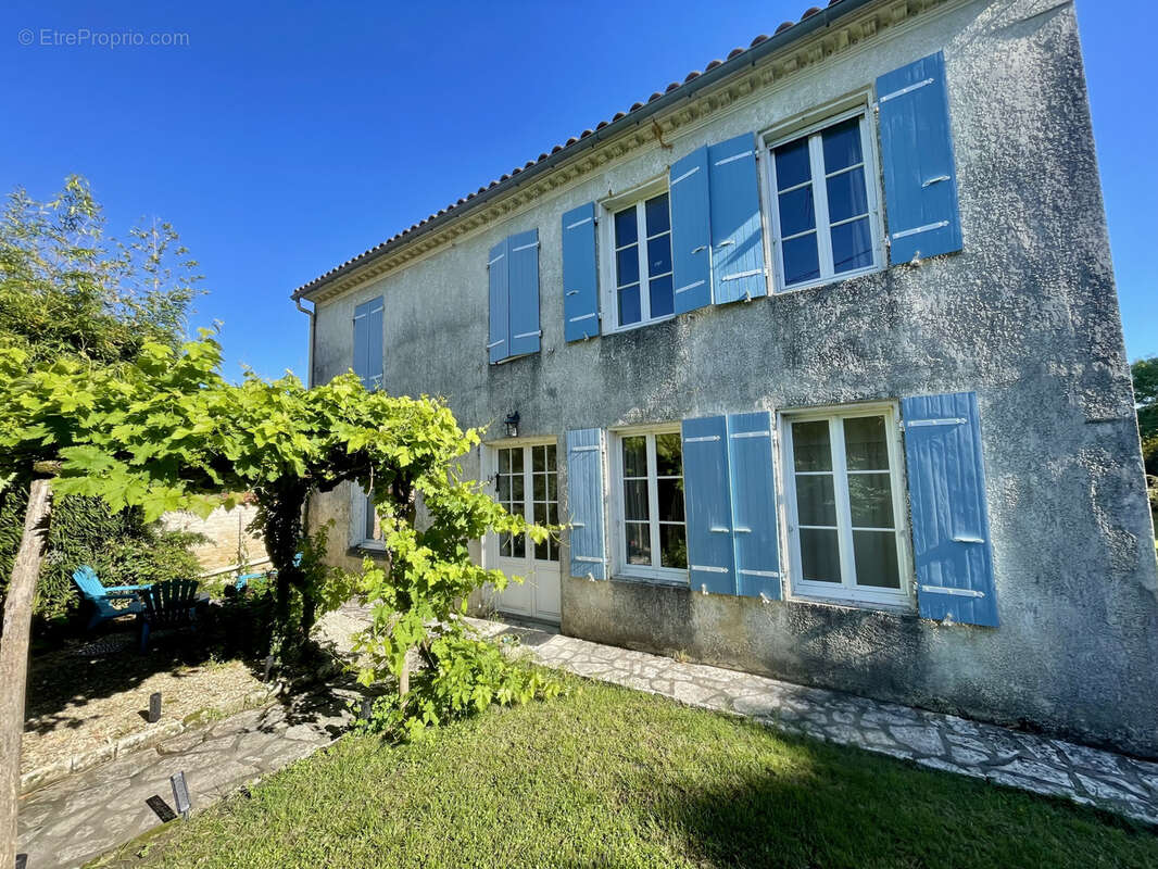 Maison à LES NOUILLERS