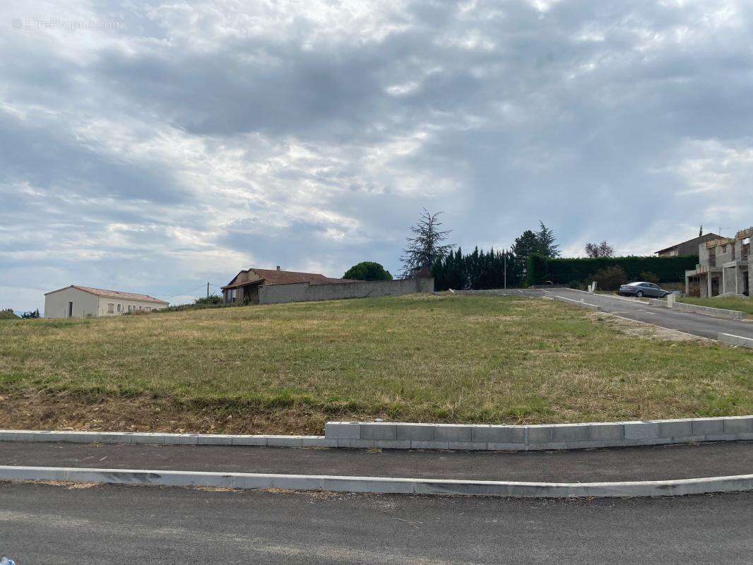 Terrain à SAINT-DONAT-SUR-L&#039;HERBASSE