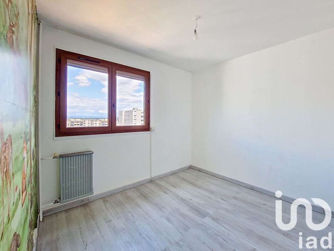 Photo 8 - Appartement à VAULX-EN-VELIN