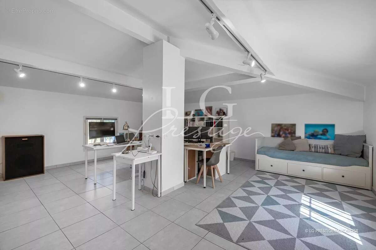 Maison à BAGNOLS-EN-FORET