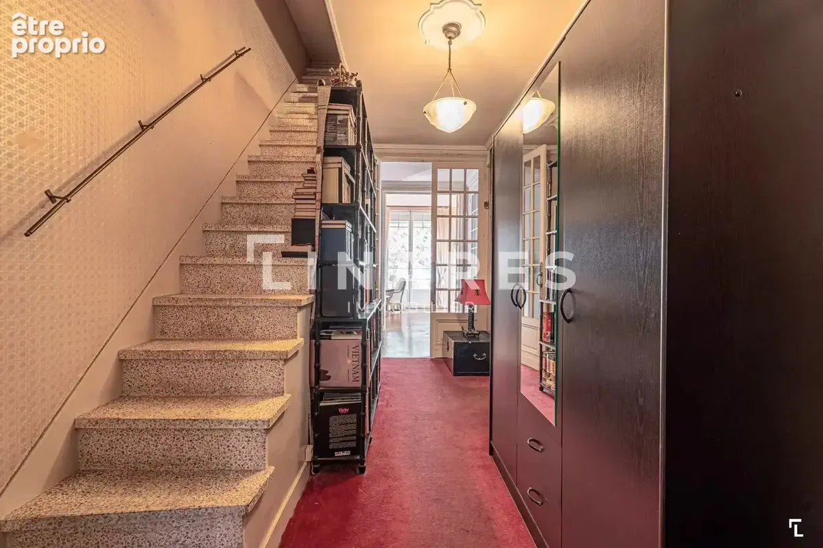 BUREAUX PRESTIGIEUX - Bureaux T6 de 204m2 - Grenier - Terrasse - 3 places de parking - 13008 - photo 14