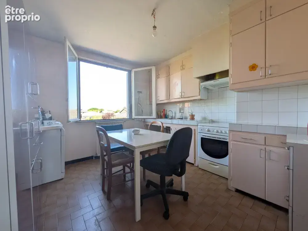 Maison à étage avec combles et jardin autour - photo 5