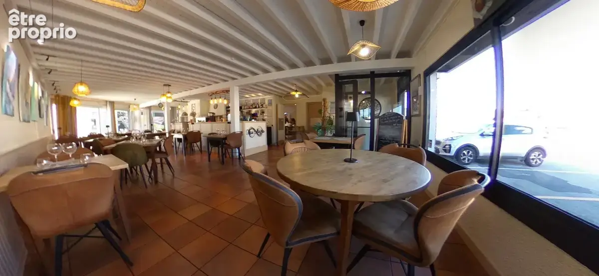 Photo Commerce à Saint-Esteve au prix de 129 000€