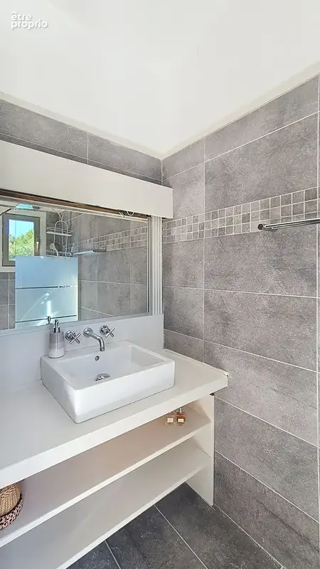 VIC-LE-FESQ   Magnifique villa contemporaine de plain-pied T5 d’environ 195 m2 avec piscine à débordement. - photo 19