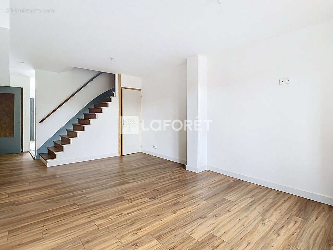 Maison à NEUFCHATEAU