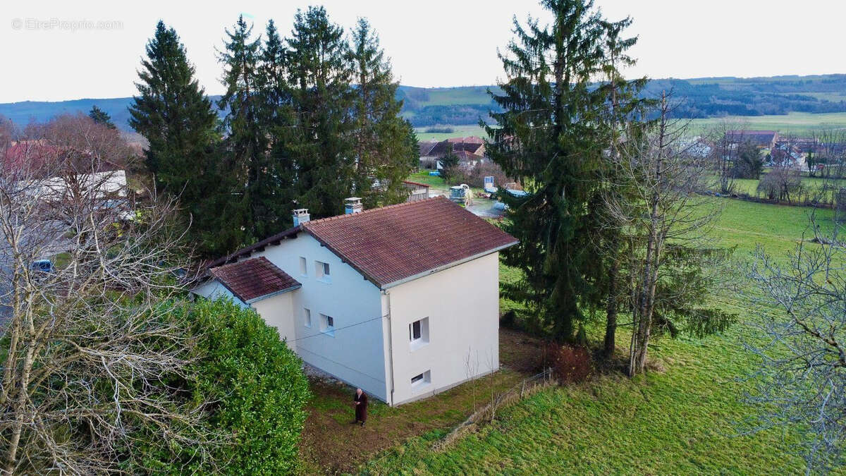 Maison à VELLEROT-LES-BELVOIR