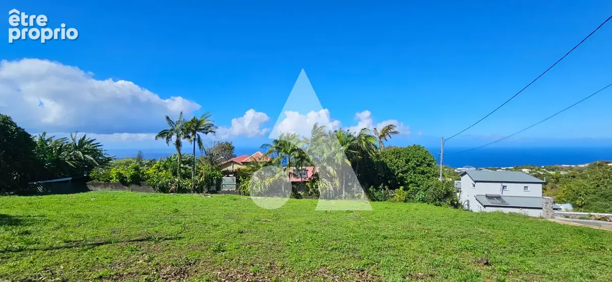 Terrain à bâtir 385m² avec vue mer - Proche du centre-ville de Petite-Île - photo 1