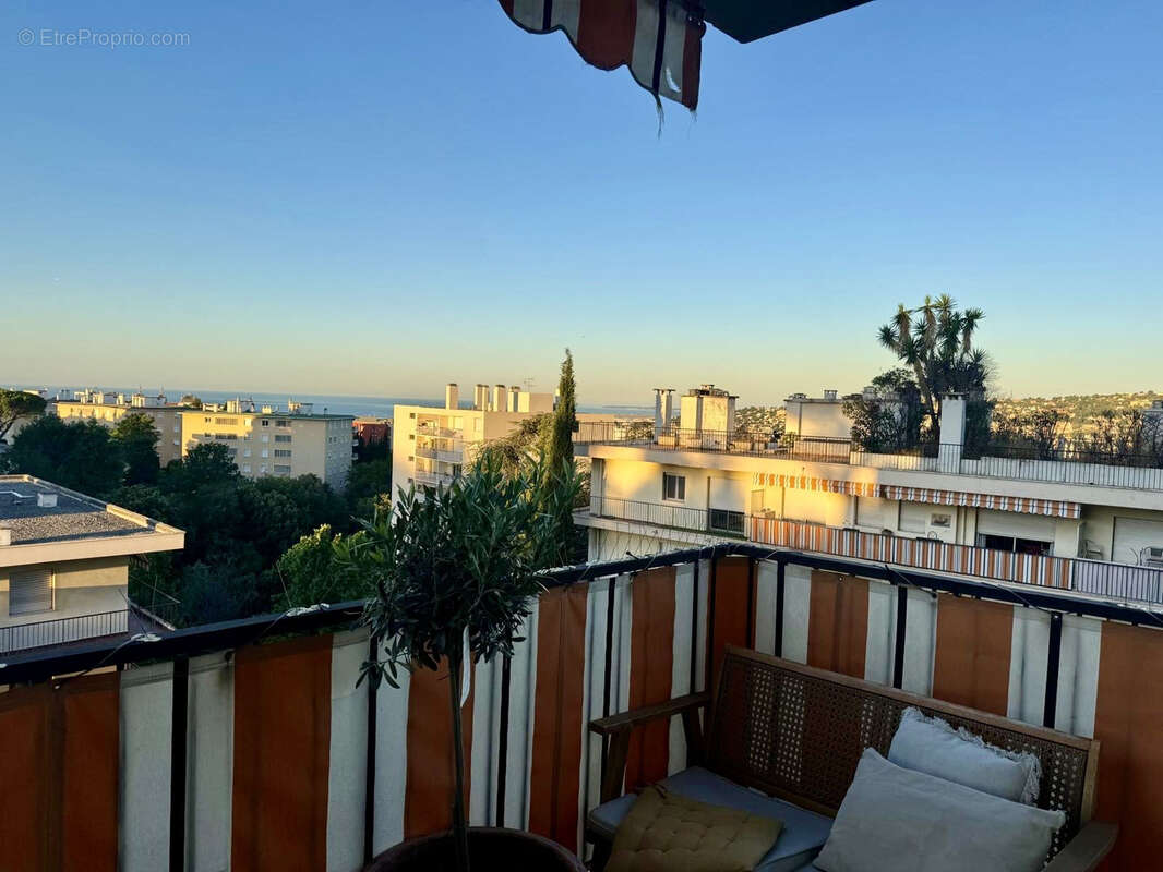 Rimiez / Cimiez à Nice / Élégant 3 pièces rénové de 71 m2   Terrasse de 35 m2   Vue dégagée avec aperçu mer - photo 14