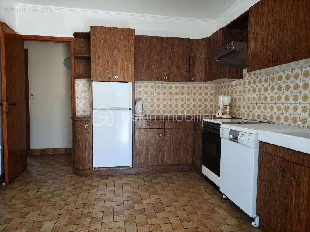 Maison à rénover avec beau potentiel - garage et sous sol complet - photo 6