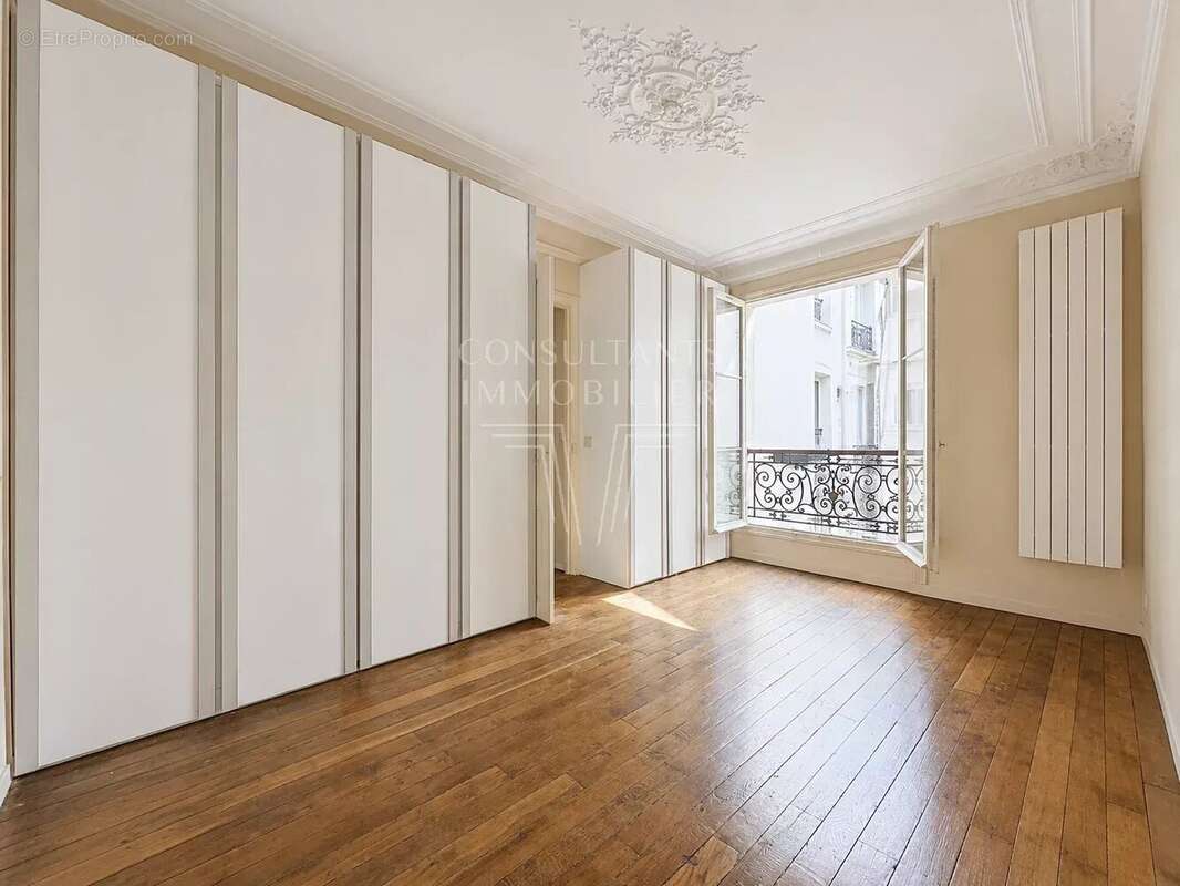 Appartement à PARIS-17E
