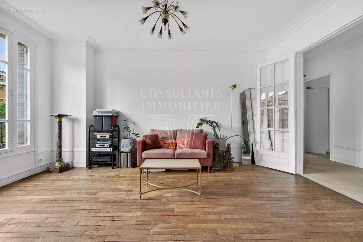 Appartement à PARIS-14E