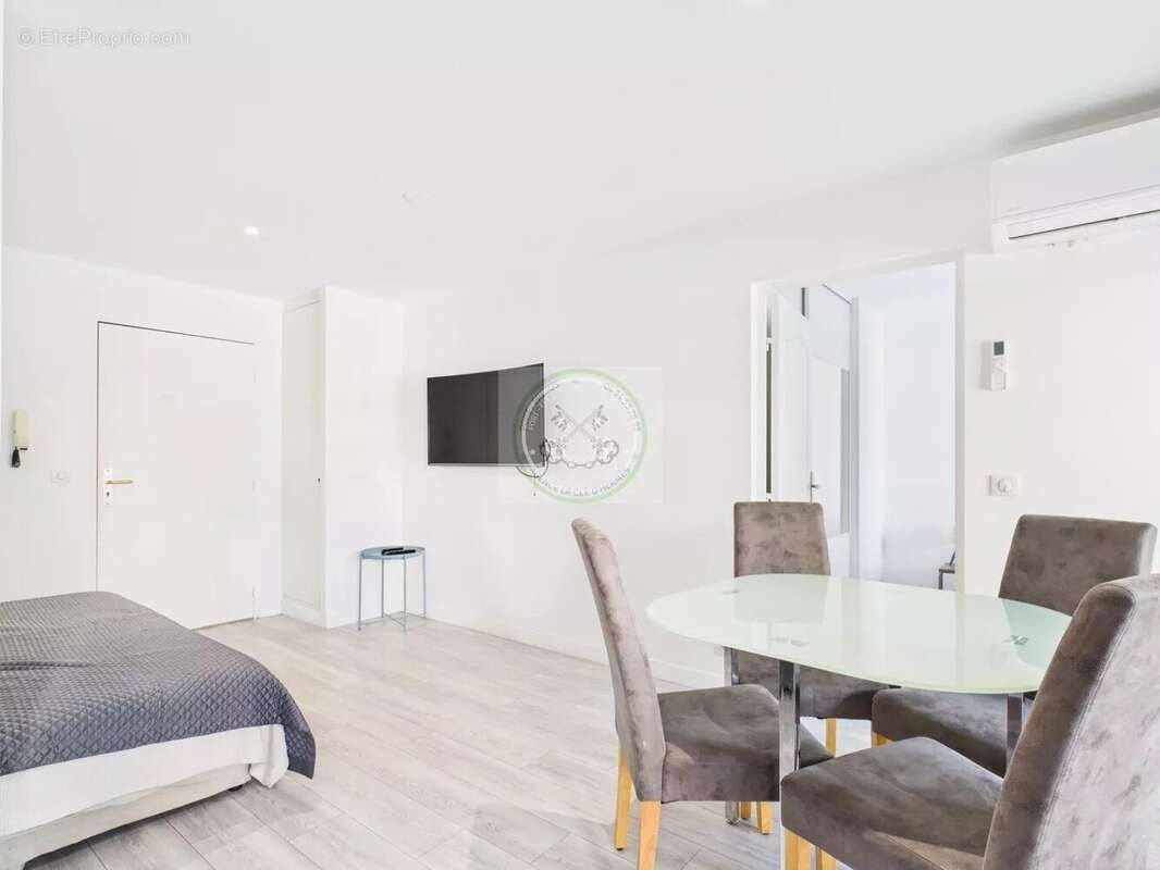 À Vendre en exclusivité - T2 de 39 m² rénové avec Garage - Port Fréjus - photo 7