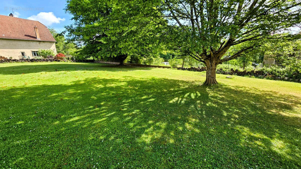 Maison à MIREBEAU-SUR-BEZE