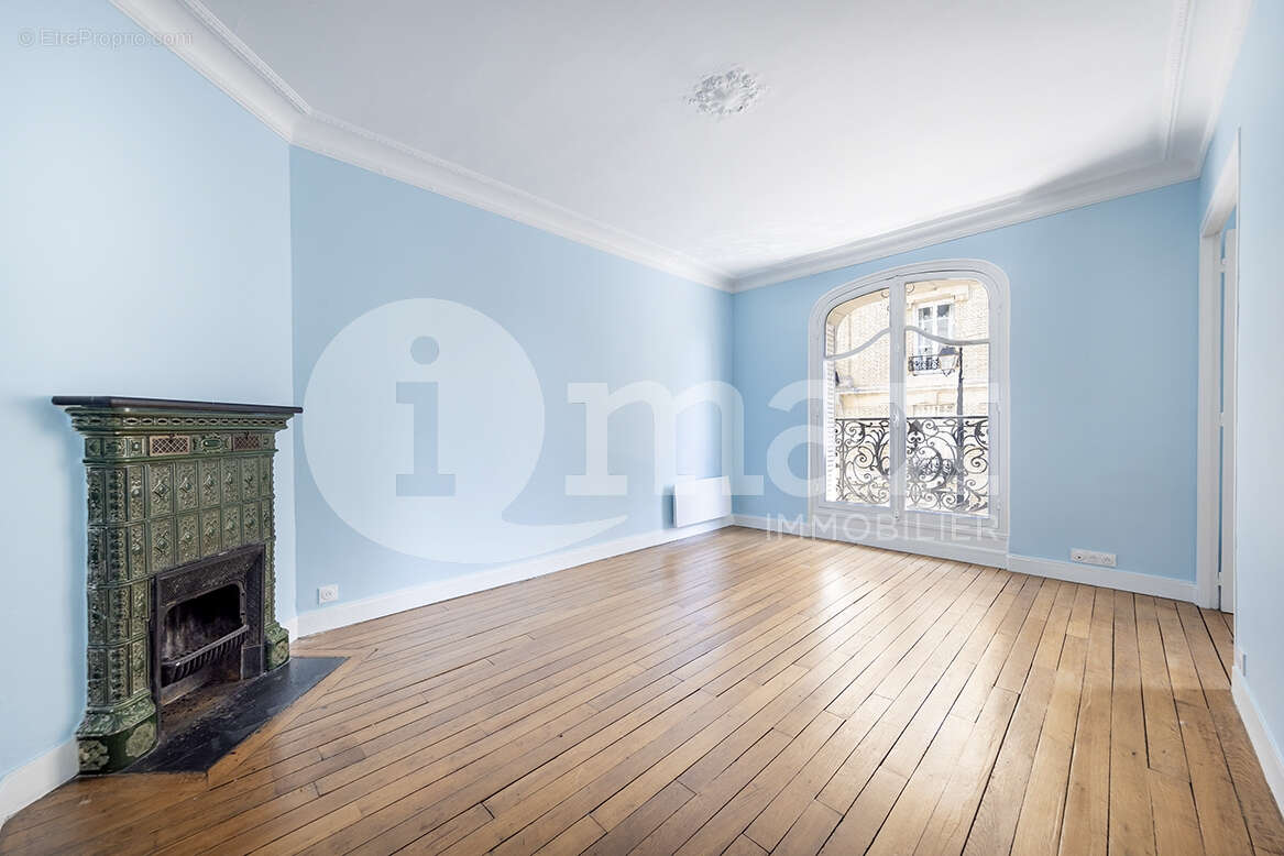 Appartement à COURBEVOIE