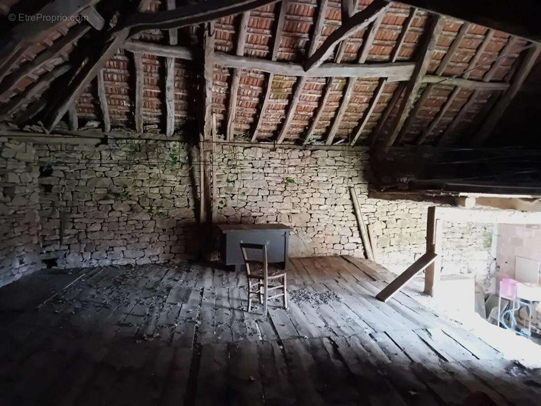 Corps de ferme 280 m2 maison et granges - photo 7