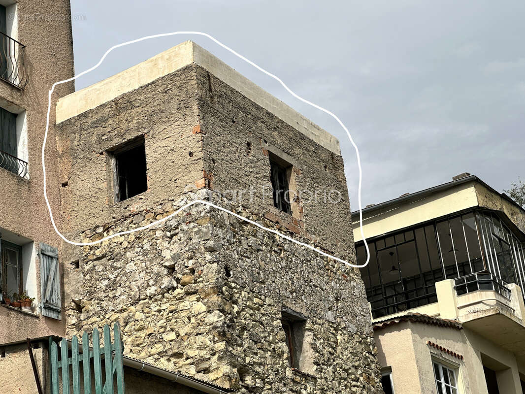 CASTELLAR (06500) - Appartement en ruine au coeur du village avec terrasse vue dégagée mer et montagne - photo 5
