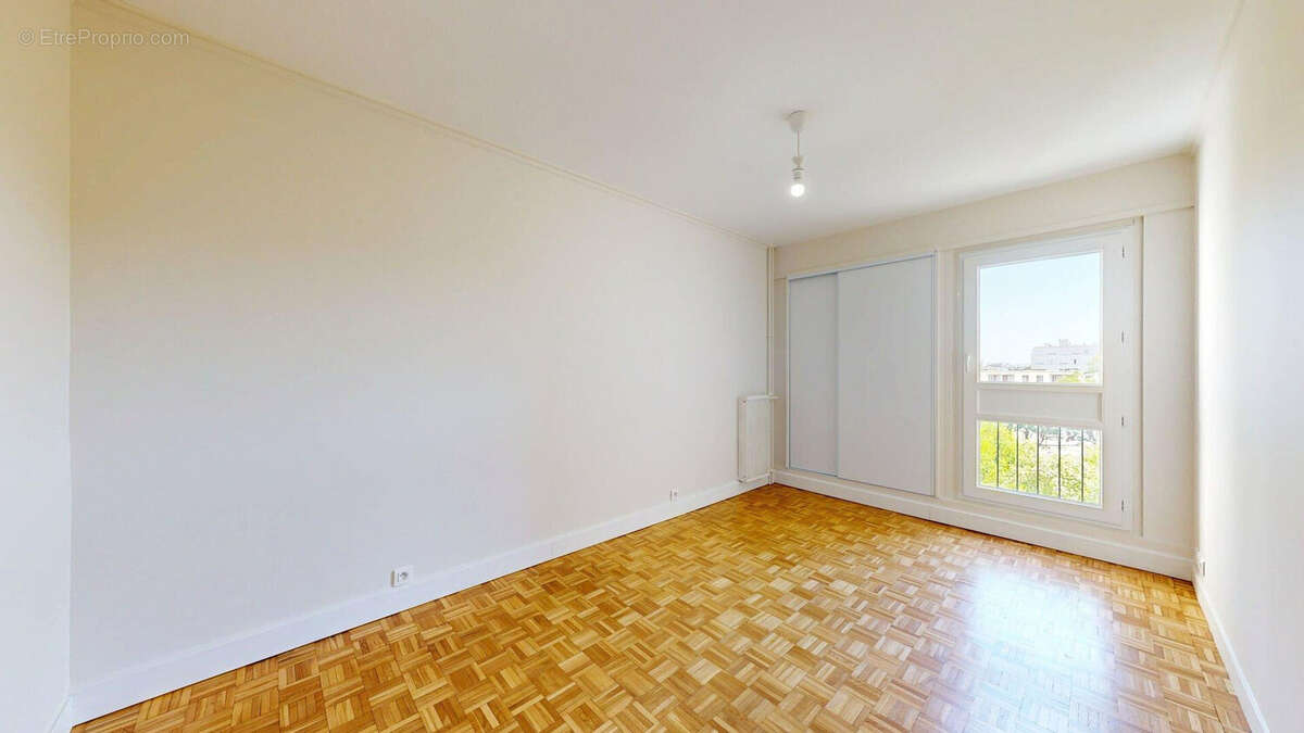 NANTERRE - Appartement 3 pièces avec balcon, parking et cave. - photo 5