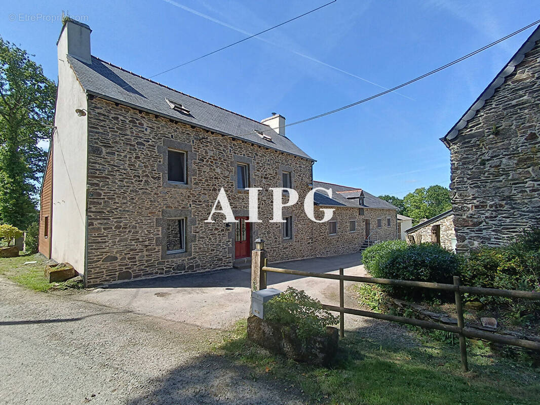 Maison à PLUSSULIEN