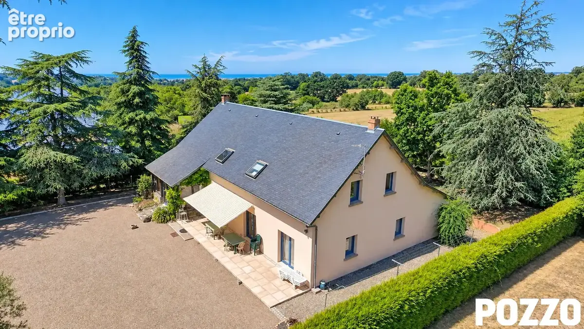 À VENDRE - Maison dans le bourg de Bréhal de 255m² au calme avec parc arboré - photo 3